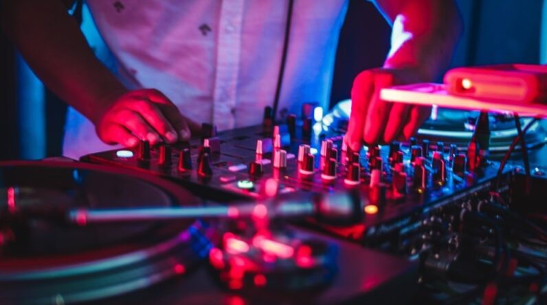 The Top Virtual DJ Software for Professional DJs